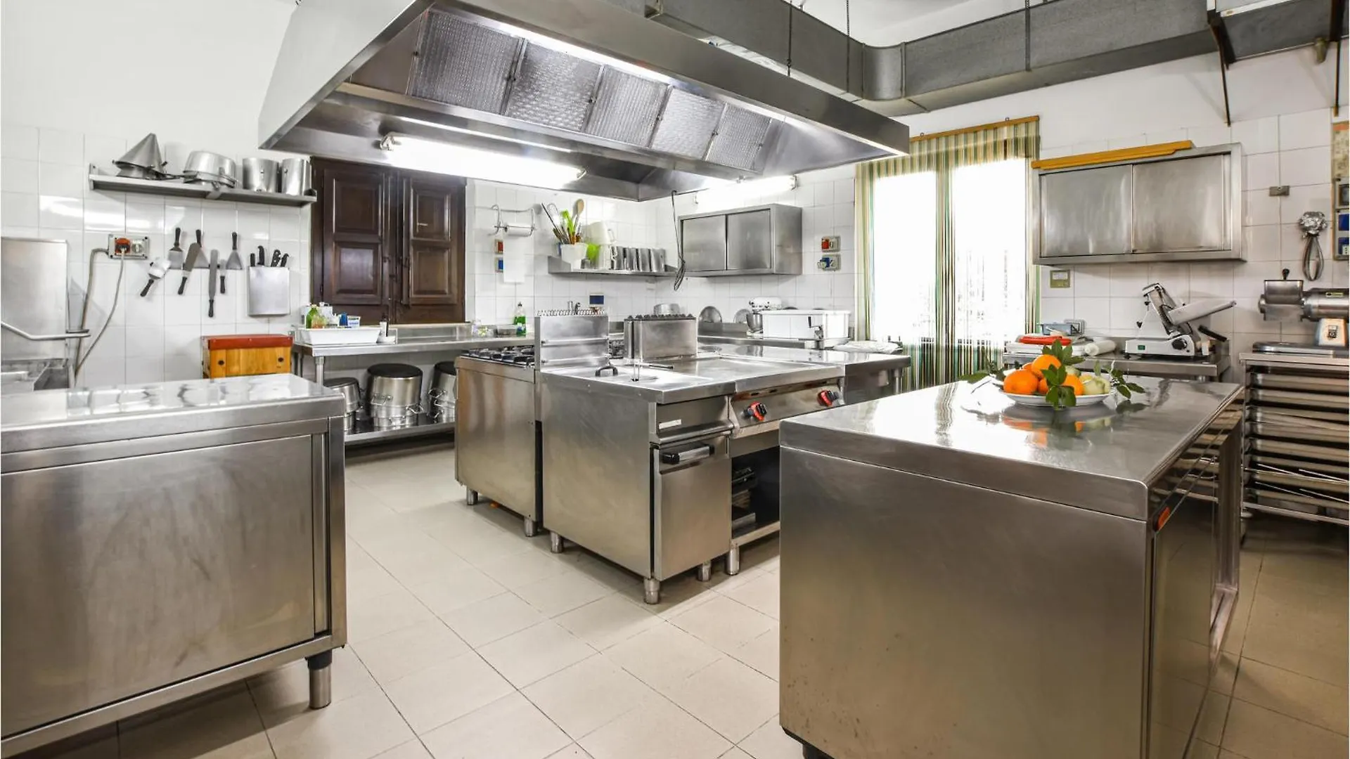 Awesome Home In Caltagirone With Kitchen Vaccaro 0*,